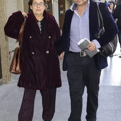 Marián Conde y Sergio Alis en el funeral de Paco Valladares