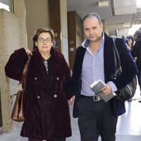 Marián Conde y Sergio Alis en el funeral de Paco Valladares