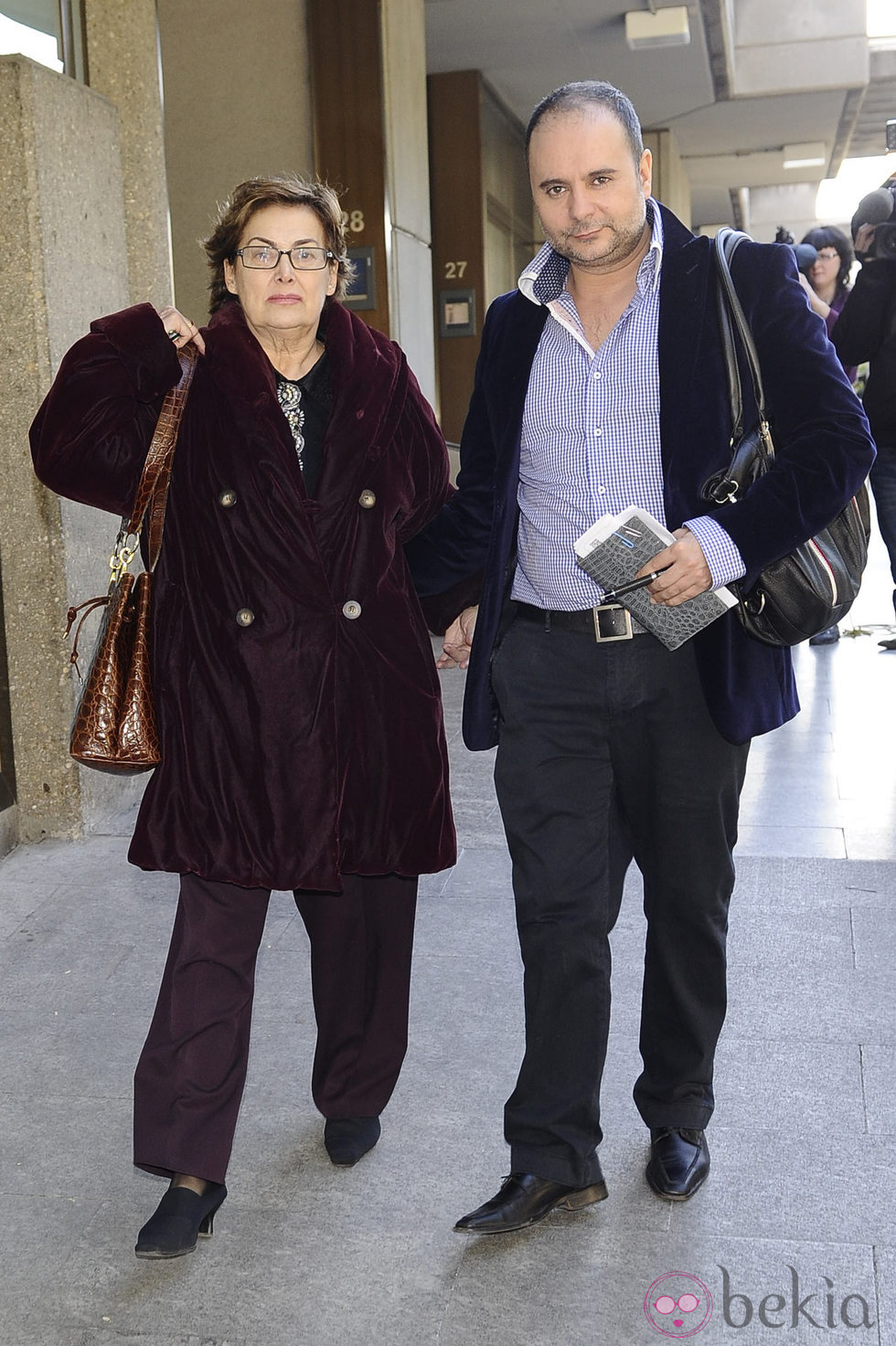 Marián Conde y Sergio Alis en el funeral de Paco Valladares