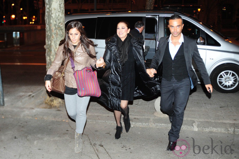 Anabel Pantoja, Isabel Pantoja y Luis Rollán en Barcelona