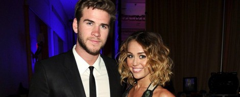 Miley Cyrus y Liam Hemsworth en la Celebrity Fight Night 2012 de Muhammad Ali