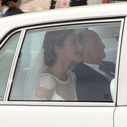 Beatriz Mira a su llegada a su boda con Álvaro Fuster