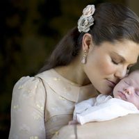 Primera fotografía oficial de Victoria de Suecia con la Princesa Estela