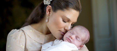 Primera fotografía oficial de Victoria de Suecia con la Princesa Estela