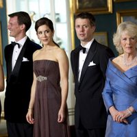 Los Príncipes Joaquín, Mary y Federico de Dinamarca con Carlos y Camilla de Inglaterra