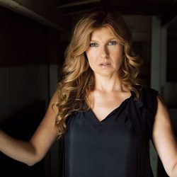 Connie Britton, madre y esposa traumatizada en 'American Horror Story'