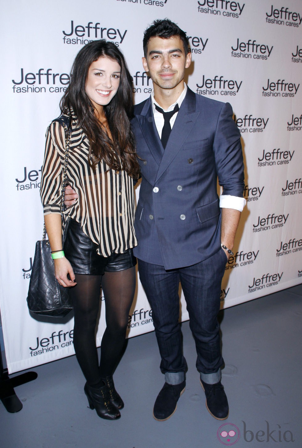 Shenae Grimes y Joe Jonas en la gala benéfica Jeffrey Fashion Cares 2012