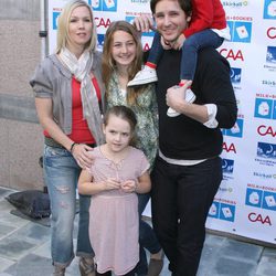 Jennie Garth y Peter Facinelli junto a sus tres hijas