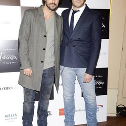 Hugo Silva y Asier Etxeandia en los Premios Shangay 2012