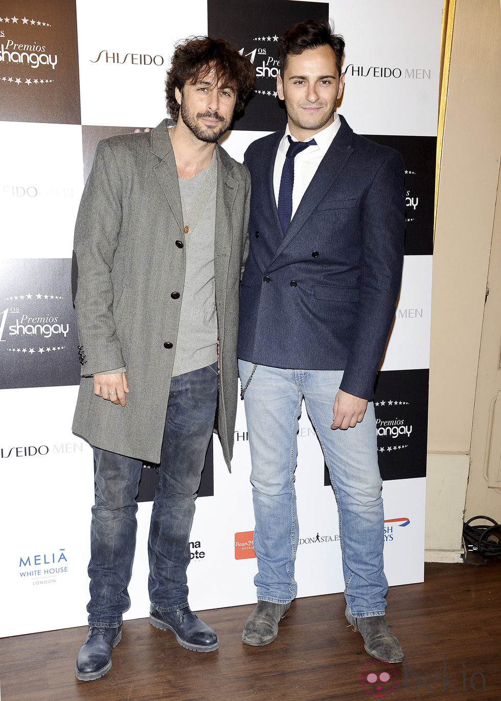 Hugo Silva y Asier Etxeandia en los Premios Shangay 2012