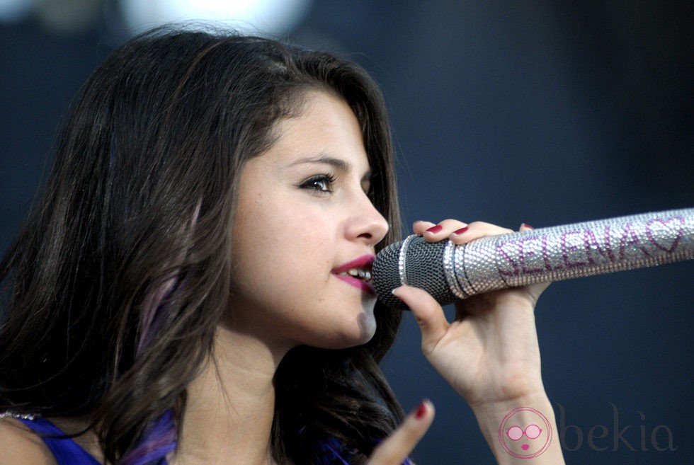 Selena Gomez actuando en Montevideo, Uruguay