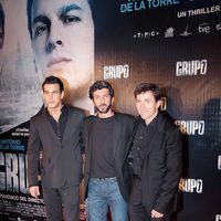 Mario Casas, Alberto Rodríguez y Antonio de la Torre en la premiere de 'Grupo 7' en Sevilla