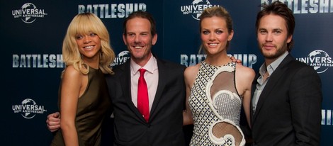 Rihanna, Peter Berg Brooklyn Decker y Taylor Kisch en la presentación de 'Battleship' en Londres