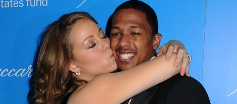 Mariah Carey abraza a Nick Cannon en la gala unicef