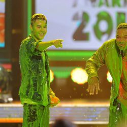 Justin Bieber y Will Smith empapados por el 'moco verde' de los Kids Awards