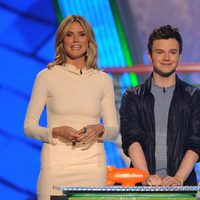 Heidi Klum y Chris Colfer en la gala de los Kids Awards