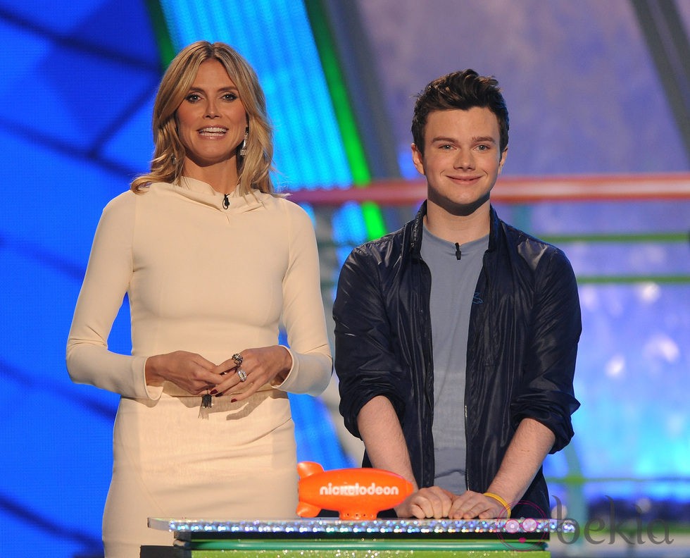 Heidi Klum y Chris Colfer en la gala de los Kids Awards