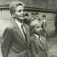 El Rey Juan Carlos y el Infante Alfonso en 1951