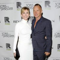 El cantante Sting y su mujer Trudie Styler en el Revlon Concert