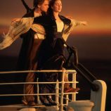 Kate Winslet y Leonardo Dicaprio en la imagen más recordada de 'Titanic'