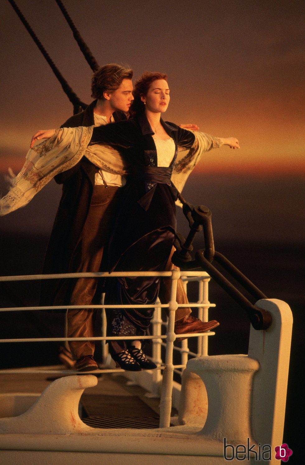 Kate Winslet y Leonardo Dicaprio en la imagen más recordada de 'Titanic'