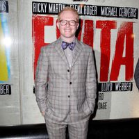 Jesse Tyler Ferguson en el estreno de 'Evita' en Nueva York