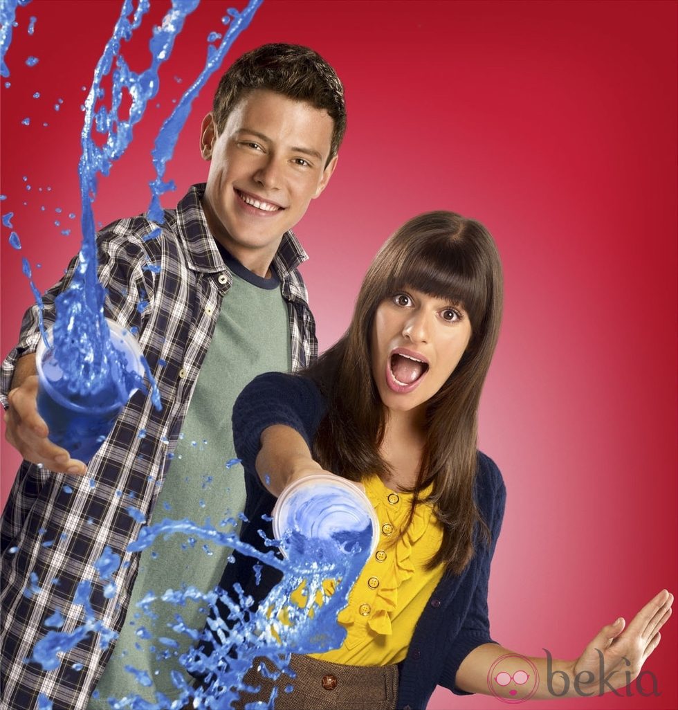 Lea Michele y Cory Monteith en una imagen promocional de 'Glee'