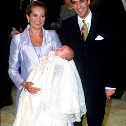 La Infanta Elena y Jaime de Marichalar con Froilán en su bautizo