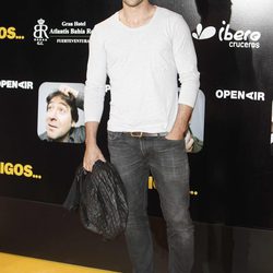 Miguel Ángel Silvestre en el estreno de 'Amigos'