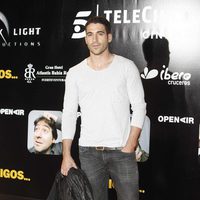 Miguel Ángel Silvestre en el estreno de 'Amigos'