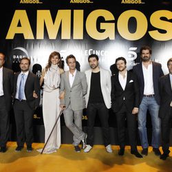 El reparto de 'Amigos' en el estreno de la película