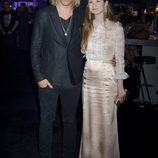 Jamie Campbell Bower y Bonnie Wright en la fiesta posterior al estreno de Harry Potter