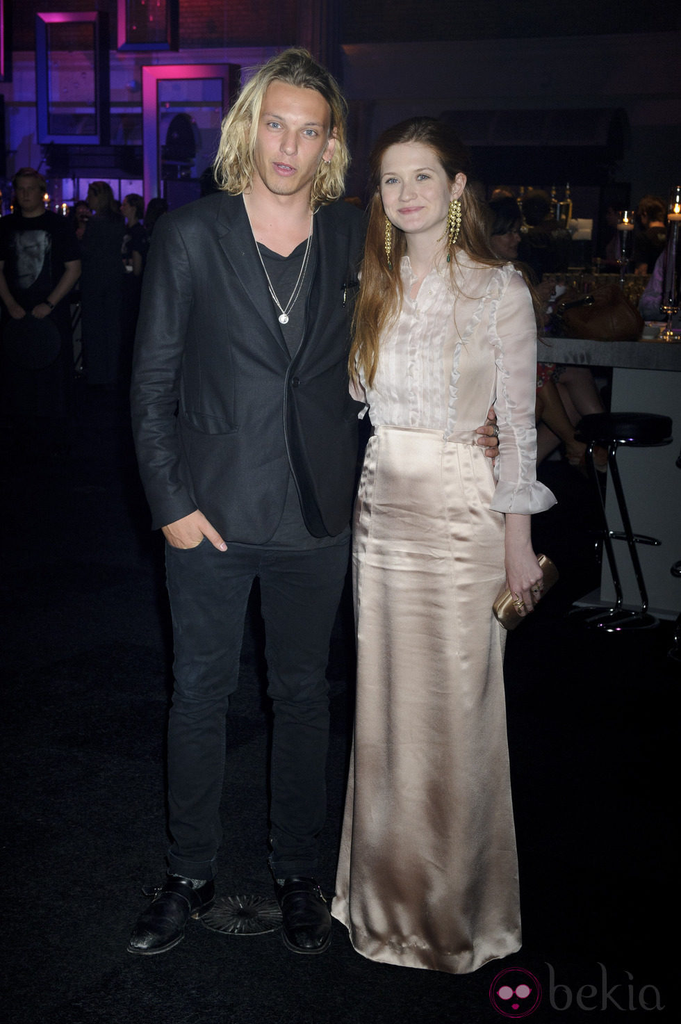 Jamie Campbell Bower y Bonnie Wright en la fiesta posterior al estreno de Harry Potter