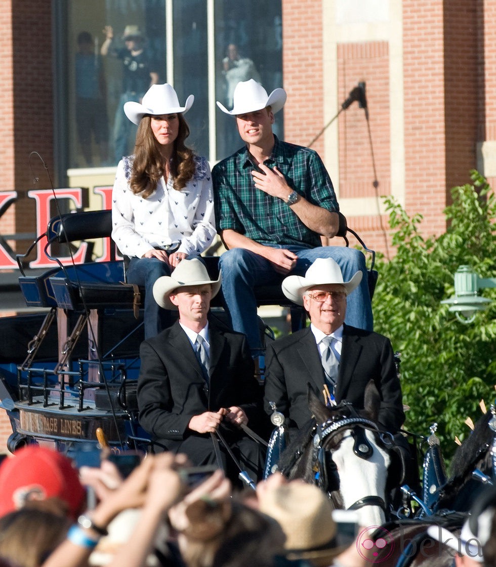 Los Duques de Cambridge pasean en diligencia por Calgary