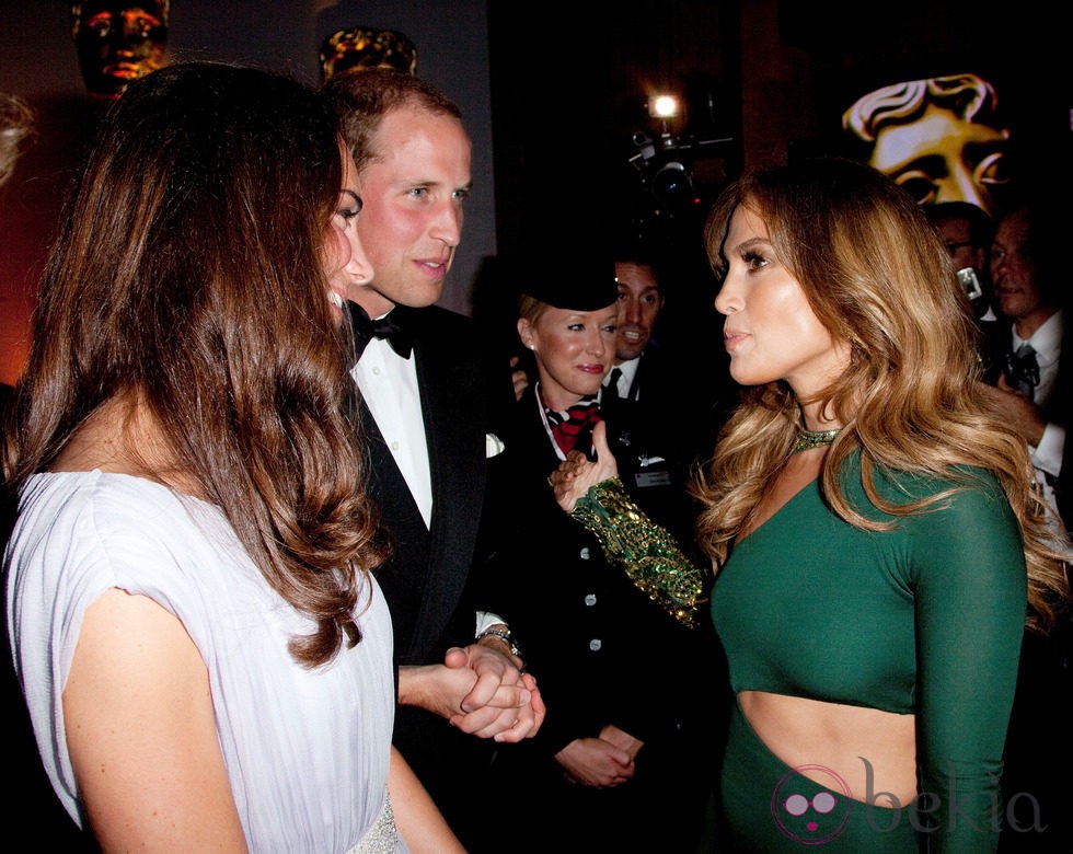 Los Duques de Cambridge y Jennifer Lopez en los BAFTA Brits