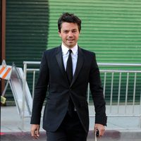 Dominic Cooper llegar a la gala de los BAFTA Brits