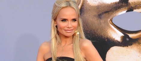 Kristin Chenoweth posa en la entrada de los BAFTA Brits