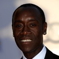 Don Cheadle posa en el photocall de los BAFTA Brits