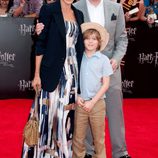 Sarah Jessica Parker y Matthew Broderick con su hijo en la premiére de Harry Potter