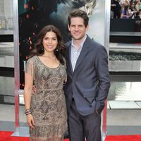 America Ferrera y su marido en la premiére de 'Harry Potter y las reliquias de la muerte: Parte 2'