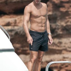 Darek luce abdominales durante sus vacaciones en Ibiza