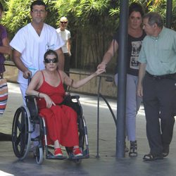 Belén Ordoñez abandona la Clínica de Nuestra Señora de Fátima de Sevilla 