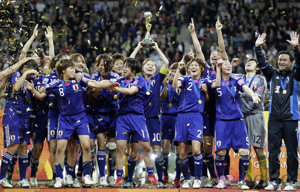 El equipo de Japón celebra la victoria en la final del Mundial de Fütbol Femenino 2011