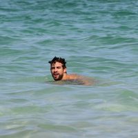 Gerard Piqué bañándose en el mar en Miami