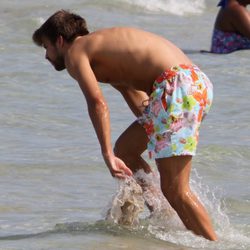 Gerard Piqué con intención de bañarse en Miami