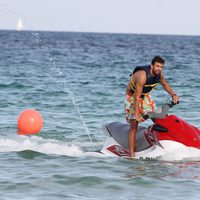 Gerard Piqué surca los mares en una moto acuática en Miami