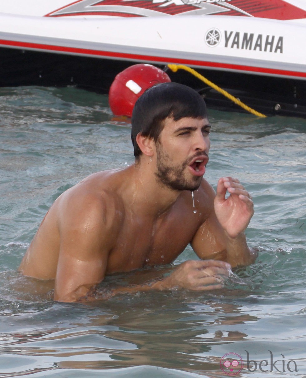 El refrescante baño de Gerard Piqué en Miami