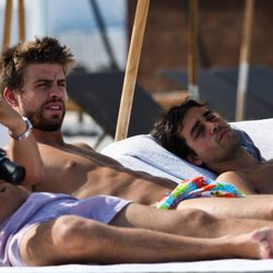 Gerard Piqué descansa en una hamaca junto a sus amigos en Miami