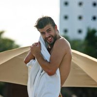 Gerard Piqué se seca con una toalla en Miami