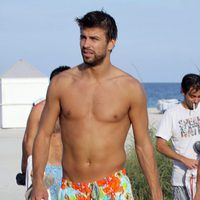 Gerard Piqué luce su torso desnudo en Miami